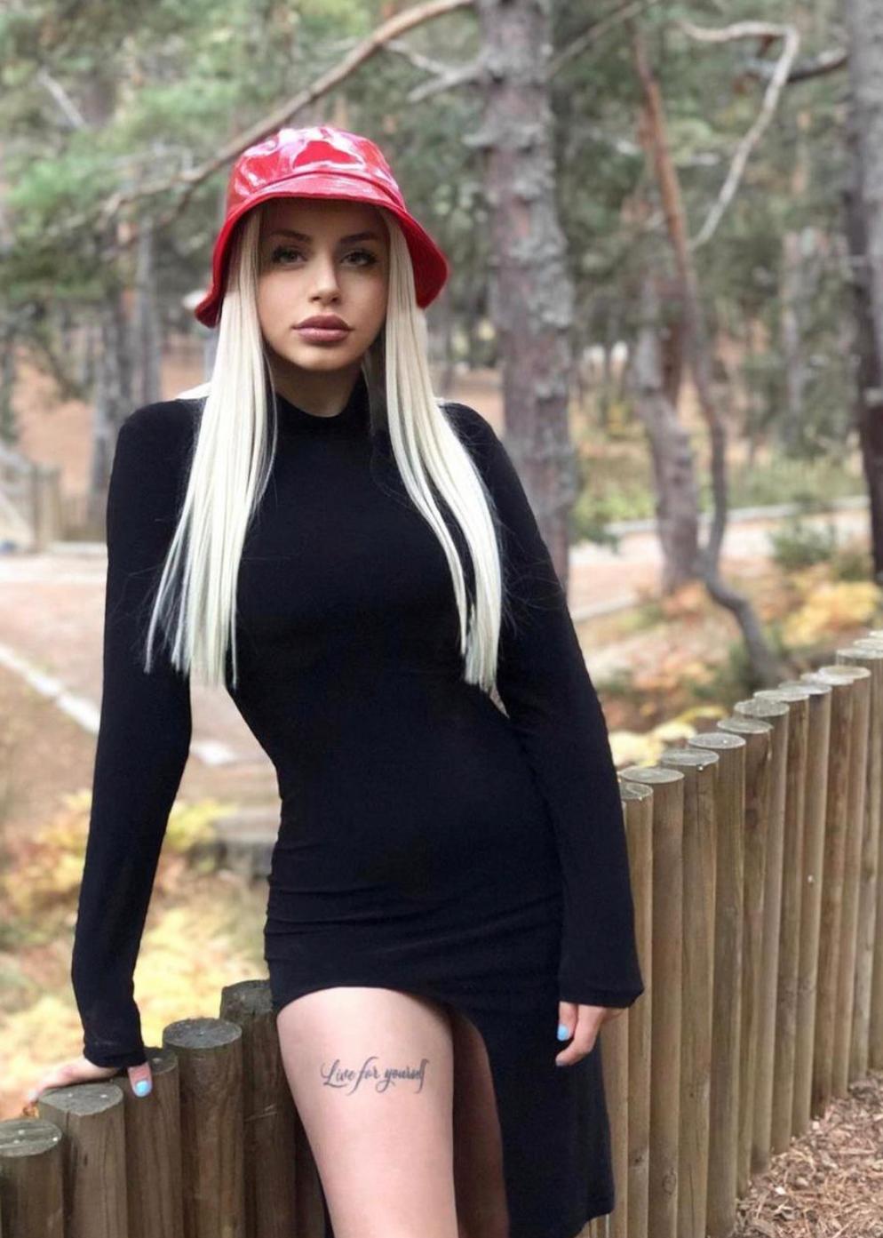 Ela Ek Fotoğraf 3